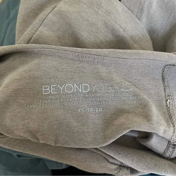 Beyond Yoga Spacedye Refocus Cropped Tank (size XS) - Picture 6 of 6